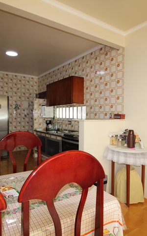 Apartamento à venda com 100m², 2 quartos e 2 vagasCozinha