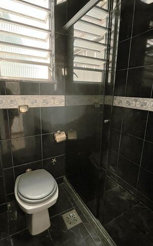 Casa para alugar com 120m², 2 quartos e 1 vaga Casa para alugar com 120m², 2 quartos e 1 vagaBanheiro