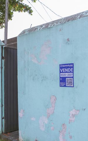 Casa à venda com 250m², 4 quartos e 3 vagas Casa à venda com 250m², 4 quartos e 3 vagasFachada
