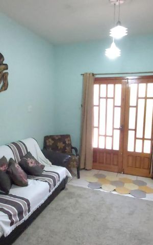 Casa à venda com 240m², 2 quartos e 4 vagas Casa à venda com 240m², 2 quartos e 4 vagasSala