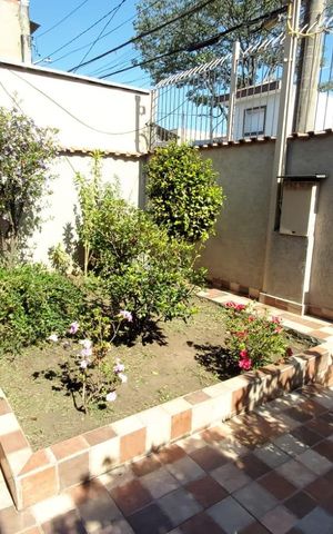 Casa à venda com 240m², 2 quartos e 4 vagas Casa à venda com 240m², 2 quartos e 4 vagasÁrea Externa