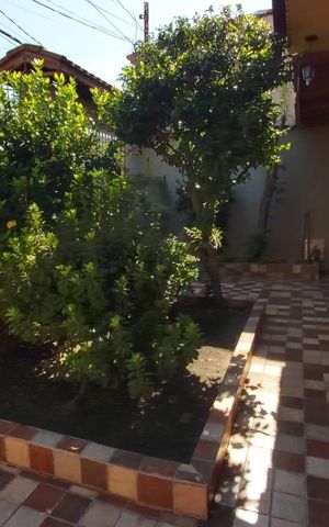 Casa à venda com 240m², 2 quartos e 4 vagas Casa à venda com 240m², 2 quartos e 4 vagasÁrea Externa