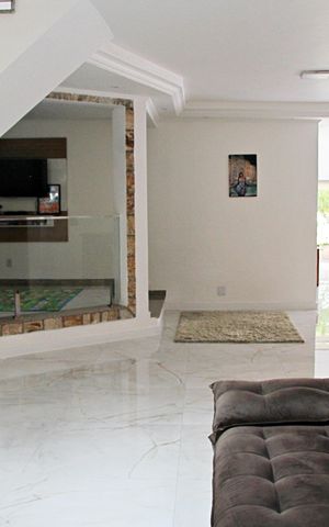 Casa à venda com 550m², 4 quartos e 4 vagasSala e Sala de Jantar