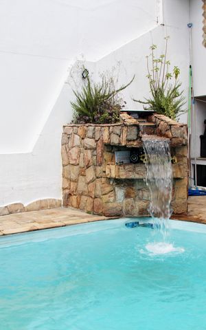 Casa à venda com 550m², 4 quartos e 4 vagasPiscina