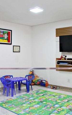 Casa à venda com 550m², 4 quartos e 4 vagasSala de TV