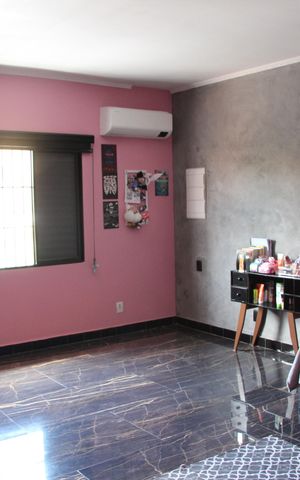 Casa à venda com 550m², 4 quartos e 4 vagasSuíte 2