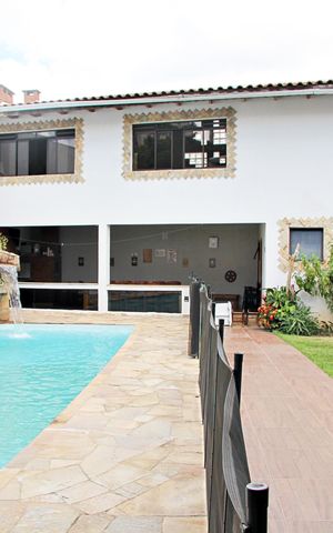 Casa à venda com 550m², 4 quartos e 4 vagasArea Gourmet