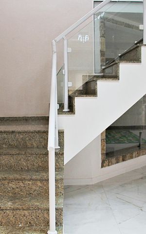 Casa à venda com 550m², 4 quartos e 4 vagasEscada