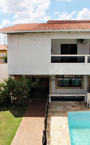 Casa à venda com 550m², 4 quartos e 4 vagasQuintal e Piscina
