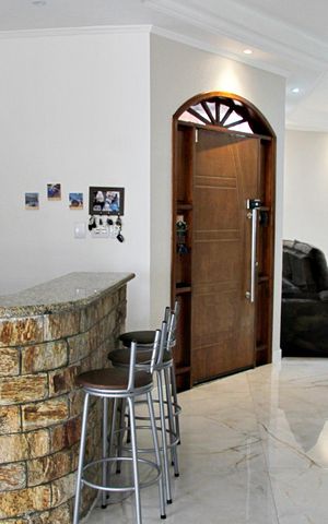 Casa à venda com 550m², 4 quartos e 4 vagasSala e Sala de Jantar