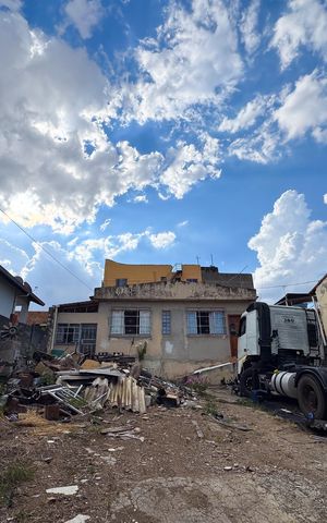 Casa à venda com 360m², 3 quartos e 15 vagas Casa à venda com 360m², 3 quartos e 15 vagasÁrea comum