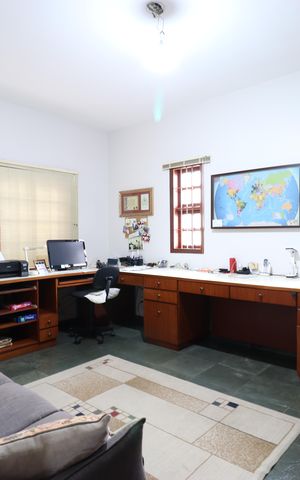 Casa à venda com 342m², 4 quartos e 3 vagasEscritório
