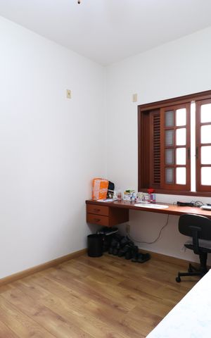 Casa à venda com 342m², 4 quartos e 3 vagasSuíte 2
