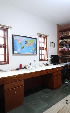 Casa à venda com 342m², 4 quartos e 3 vagasEscritório