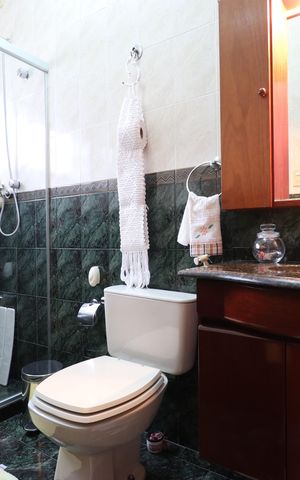 Casa à venda com 342m², 4 quartos e 3 vagasBanheiro da Suíte 1