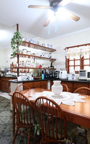 Casa à venda com 342m², 4 quartos e 3 vagasCozinha