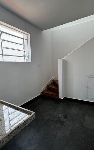 Casa para alugar com 200m², 3 quartos e 2 vagas Casa para alugar com 200m², 3 quartos e 2 vagasCozinha - 1° andar