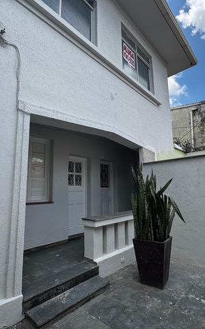 Casa para alugar com 200m², 3 quartos e 2 vagas Casa para alugar com 200m², 3 quartos e 2 vagasVaranda