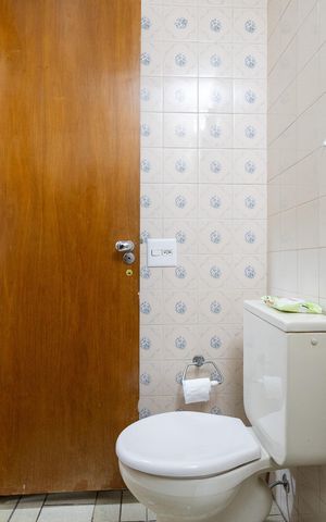 Apartamento à venda com 220m², 3 quartos e 2 vagas Apartamento à venda com 220m², 3 quartos e 2 vagasBanheiro Suite 2