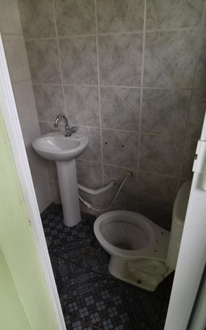 Casa à venda com 208m², 3 quartos e 2 vagasBanheiro de serviço