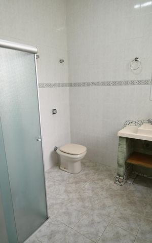 Casa à venda com 208m², 3 quartos e 2 vagasBanheiro 2