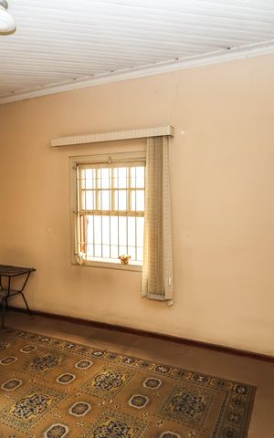 Casa à venda com 498m², 2 quartos e 1 vaga Casa à venda com 498m², 2 quartos e 1 vagaSala
