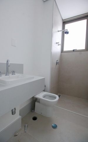 Apartamento à venda com 189m², 3 quartos e 3 vagasBanheiro da Suíte 2