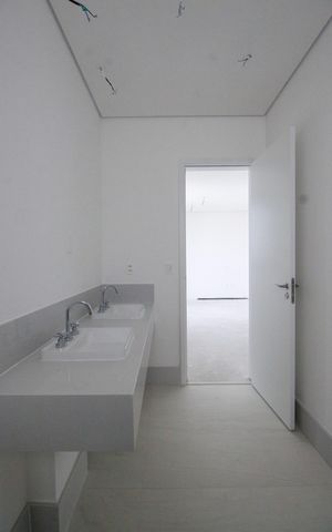 Apartamento à venda com 189m², 3 quartos e 3 vagasBanheiro da Suíte 1
