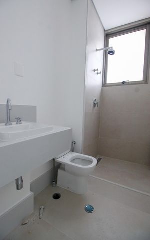 Apartamento à venda com 189m², 3 quartos e 3 vagasBanheiro da Suíte 2
