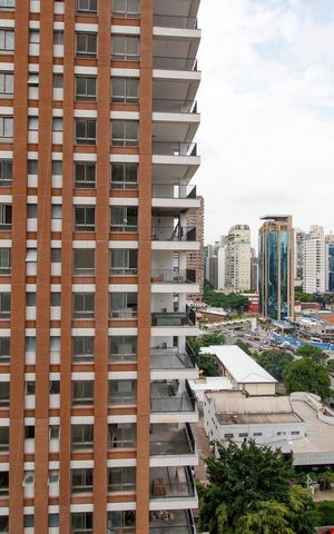 Apartamento à venda com 189m², 3 quartos e 3 vagasVista da Suíte 2