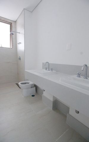 Apartamento à venda com 189m², 3 quartos e 3 vagasBanheiro da Suíte 1
