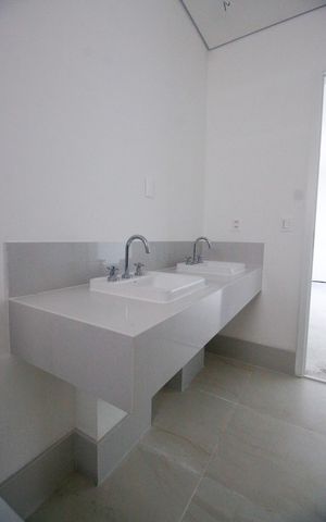 Apartamento à venda com 189m², 3 quartos e 3 vagasBanheiro da Suíte 1