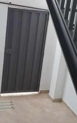Casa para alugar com 65m², 2 quartos e 1 vaga Casa para alugar com 65m², 2 quartos e 1 vagaEscada