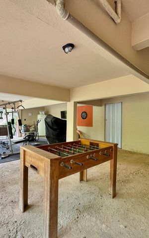 Casa de condomínio para alugar com 5400m², 5 quartos e 2 vagas Casa de condomínio para alugar com 5400m², 5 quartos e 2 vagasÁrea externa