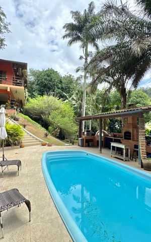 Casa de condomínio para alugar com 5400m², 5 quartos e 2 vagas Casa de condomínio para alugar com 5400m², 5 quartos e 2 vagasÁrea externa