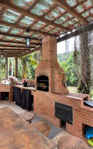 Casa de condomínio para alugar com 5400m², 5 quartos e 2 vagas Casa de condomínio para alugar com 5400m², 5 quartos e 2 vagasÁrea externa