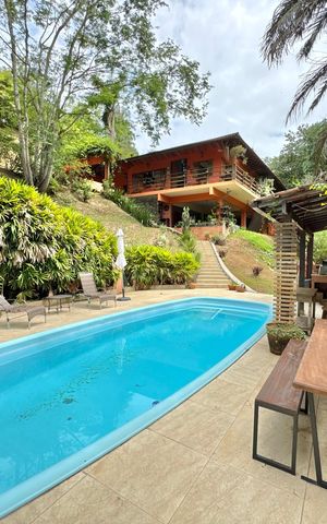 Casa de condomínio para alugar com 5400m², 5 quartos e 2 vagas Casa de condomínio para alugar com 5400m², 5 quartos e 2 vagasÁrea externa