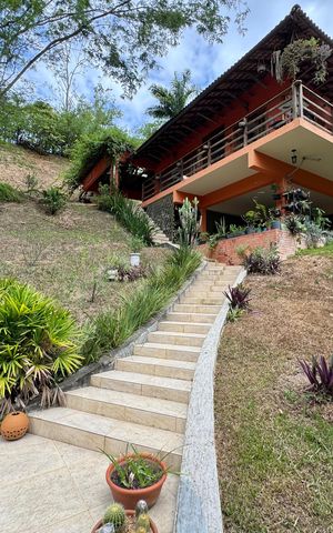 Casa de condomínio para alugar com 5400m², 5 quartos e 2 vagas Casa de condomínio para alugar com 5400m², 5 quartos e 2 vagasÁrea externa