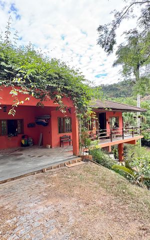Casa de condomínio para alugar com 5400m², 5 quartos e 2 vagas Casa de condomínio para alugar com 5400m², 5 quartos e 2 vagasFachada
