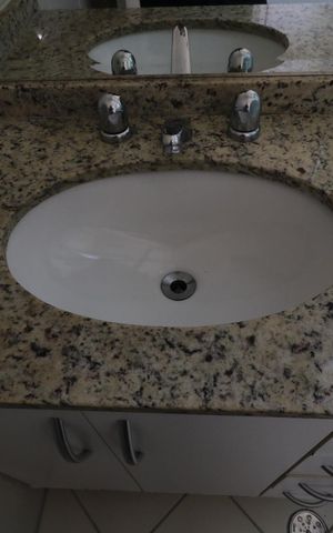 Apartamento para alugar com 64m², 2 quartos e 2 vagasBanheiro Social - Pia