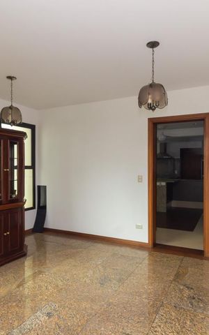 Apartamento à venda com 225m², 4 quartos e 3 vagas Apartamento à venda com 225m², 4 quartos e 3 vagasSala