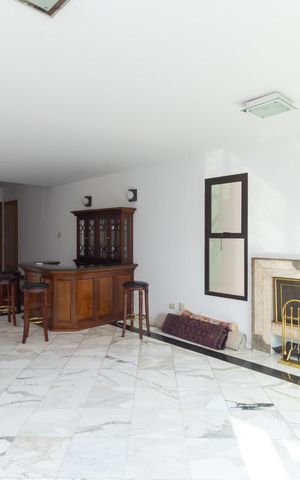 Apartamento à venda com 225m², 4 quartos e 3 vagas Apartamento à venda com 225m², 4 quartos e 3 vagasSala