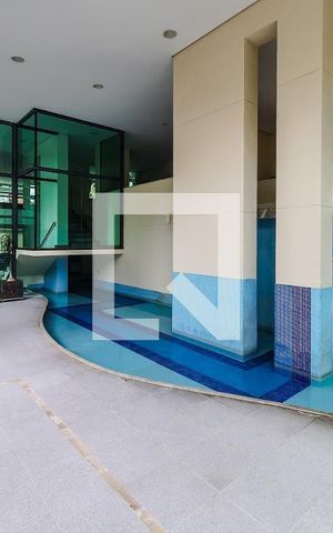Apartamento à venda com 225m², 4 quartos e 3 vagas Apartamento à venda com 225m², 4 quartos e 3 vagasHall