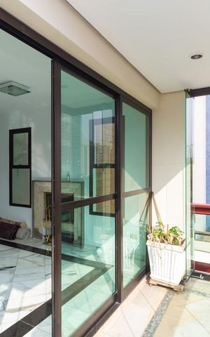 Apartamento à venda com 225m², 4 quartos e 3 vagas Apartamento à venda com 225m², 4 quartos e 3 vagasVaranda da Sala