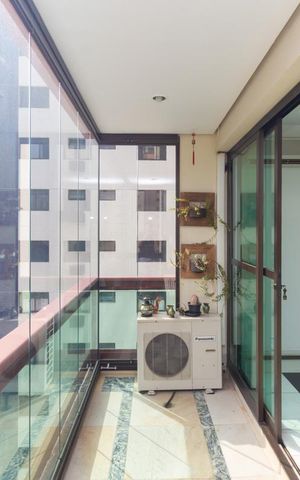 Apartamento à venda com 225m², 4 quartos e 3 vagas Apartamento à venda com 225m², 4 quartos e 3 vagasVaranda da Sala