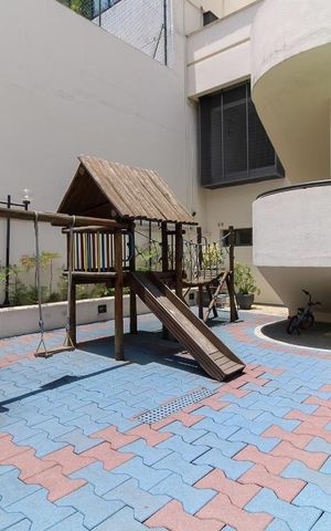 Apartamento à venda com 225m², 4 quartos e 3 vagas Apartamento à venda com 225m², 4 quartos e 3 vagasÁrea Comum - Playground
