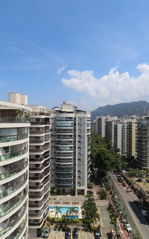 Apartamento à venda com 81m², 3 quartos e 2 vagasQuarto 2 - Vista