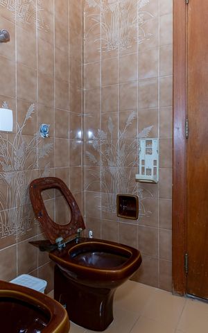 Casa à venda com 252m², 4 quartos e 2 vagas Casa à venda com 252m², 4 quartos e 2 vagasBanheiro