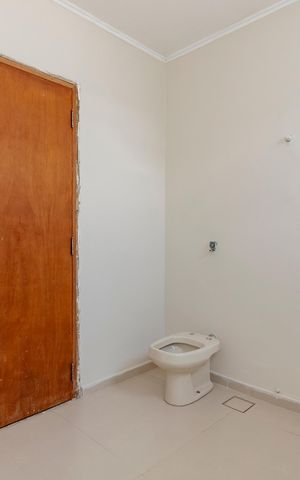Casa à venda com 252m², 4 quartos e 2 vagas Casa à venda com 252m², 4 quartos e 2 vagasBanheiro da Suíte