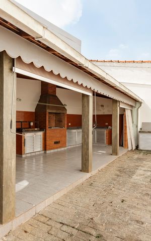 Casa à venda com 252m², 4 quartos e 2 vagas Casa à venda com 252m², 4 quartos e 2 vagasQuintal